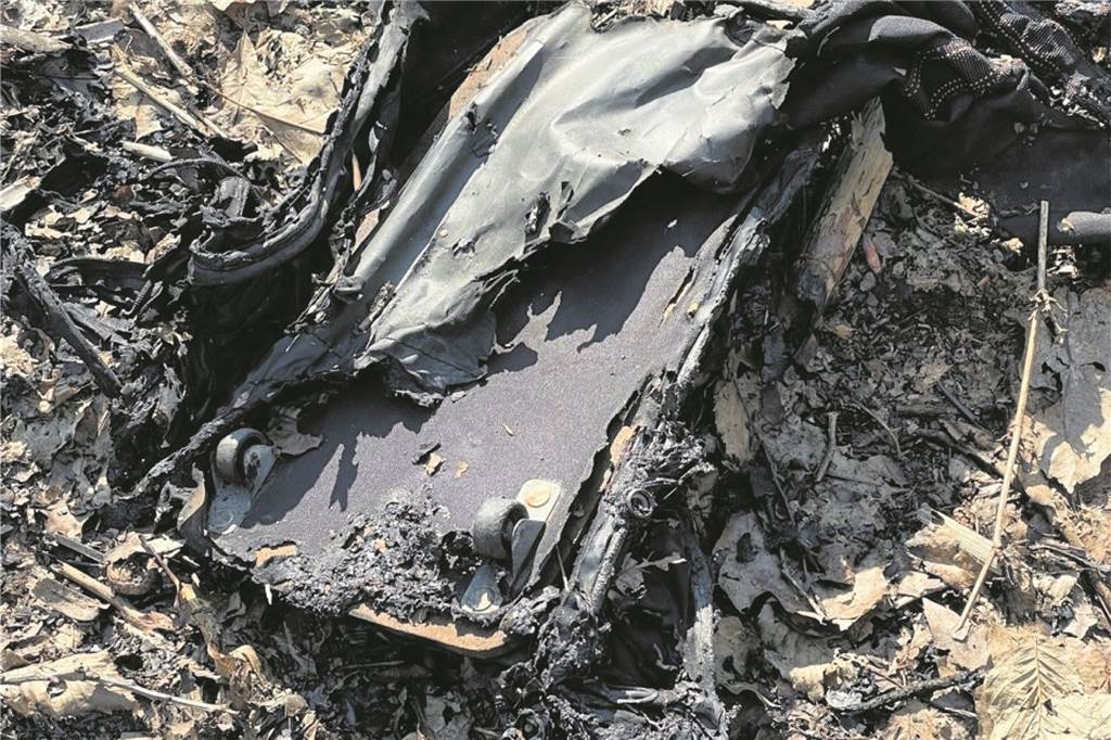 Wem gehörte das verbrannte Zeltlager in Herten? Förster Klar hegt eine Befürchtung Am Brandort findet sich ein verschmorter Rollenkoffer.