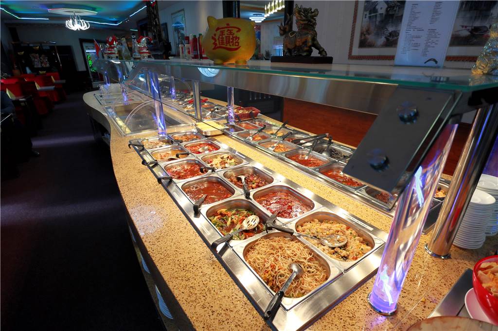 Im Ahauser Asia-Restaurant „Mongolei“ hat der Gast die Qual der Wahl Am Büffet im "Mongolei" haben die Gäste eine riesige Auswahl an Speisen.
