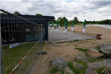 Am Café Seepark in Horstmar ist der Zaun versetzt worden.