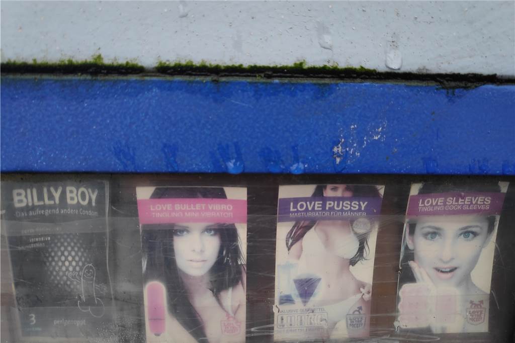 Kondom-Automat in Ahaus hat noch nicht ausgedient – und bietet mehr als nur Präservative Am Condomat lassen sich nicht nur Kondome kaufen. Auch andere Sexspielzeuge können erworben werden.