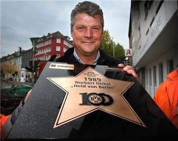 Am Dienstag gab's den Stern für den Helden von Berlin: Norbert Dickel.
