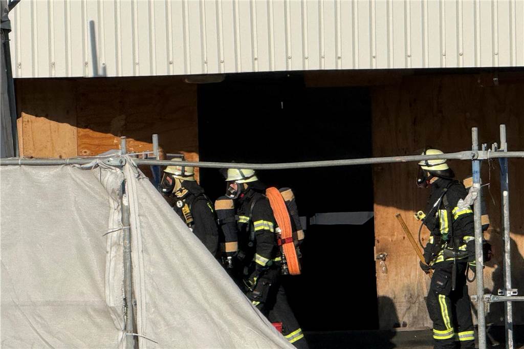 Am Dienstagabend rückte die Feuerwehr Dortmund zum Saturn-Parkhaus in der Innenstadt aus. Dort war Gerümpel in Brand geraten.