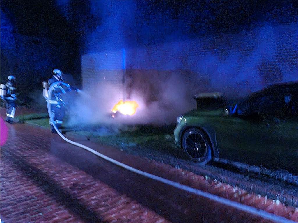 Am Dienstagmorgen, den 29.10.2024, wurde der Löschzug 1 Stadtmitte der Freiwilligen Feuerwehr Werne zu einer Serie von fünf Brandeinsätzen gerufen. 