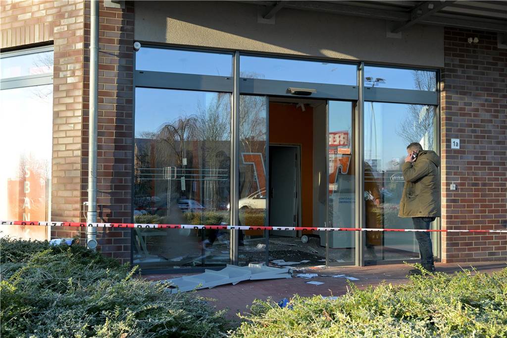 Am Dienstagmorgen waren Ermittler und die Spurensicherung vor Ort in der Filiale in Horstmar.