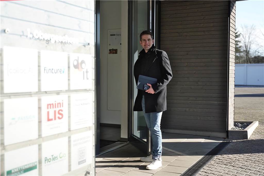Parteiloser Bürgermeister-Kandidat: Björn Marc Paulus tritt an Am Digitalcampus läuft der 34-Jährige auch häufiger Mitbewerber Carsten Sprung über den Weg