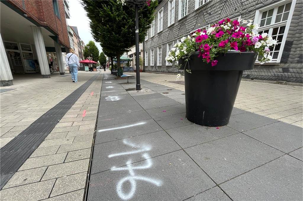 350 Standbetreiber werden Besucher am Samstag in die Innenstadt locken Weiße Markierungen.
