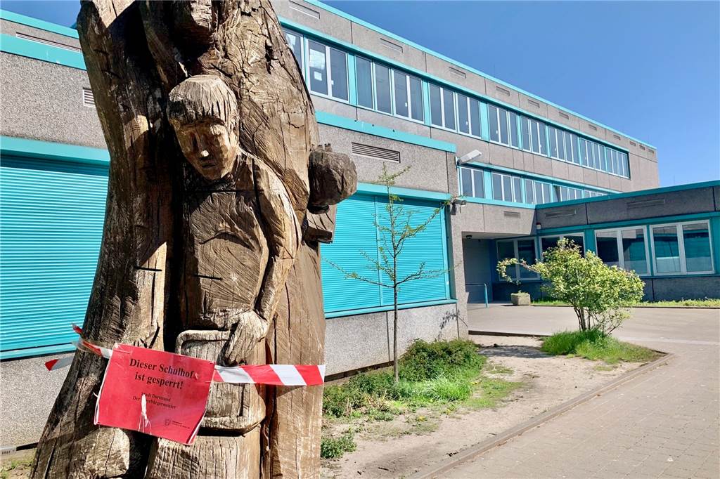 Maskenpflicht, Kontrollen und Einbahnstraßen an Dortmunder Gymnasium Am Donnerstag wird der Schulhof wieder geöffnet sein.