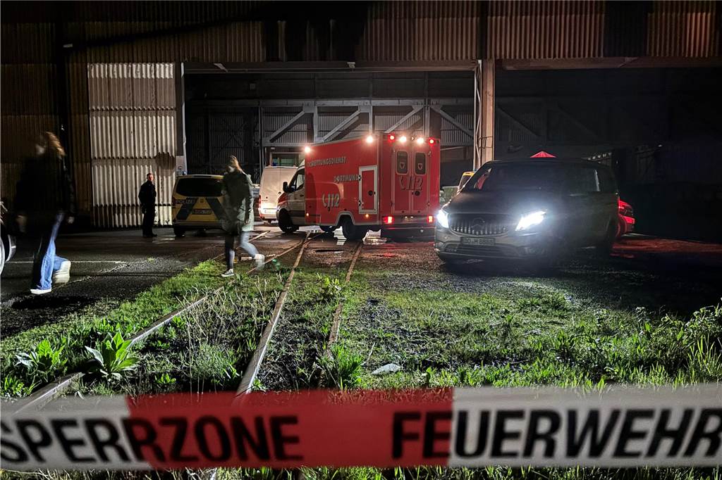 „Kinder werden nicht als Mörder oder Totschläger geboren“ Am Donnerstagabend (4.4.) versuchten Rettungskräfte am Hafen noch, den Obdachlosen zu reanimieren. Seine Verletzungen waren aber zu schwerwiegend. Die Feuerwehr durchsuchte das Hafenbecken nach der Tatwaffe.