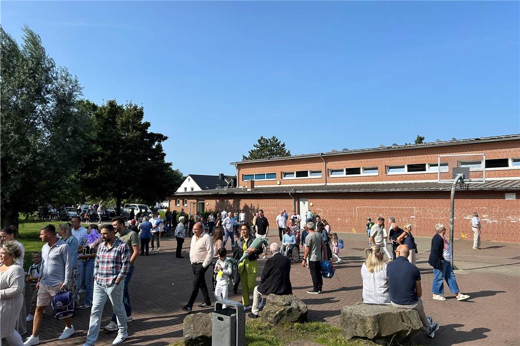Tolles Wetter und gute Laune zur Einschulung in Henrichenburg Am Donnerstagvormittag wurden 80 Erstklässler bei Sonnenschein in der Grundschule Alter Garten in Henrichenburg begrüßt.