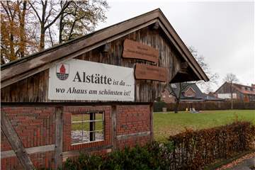 Am Dorfplatz in Alstätte muss für die geplante Umgestaltung eine Baulücke geschlossen werden.