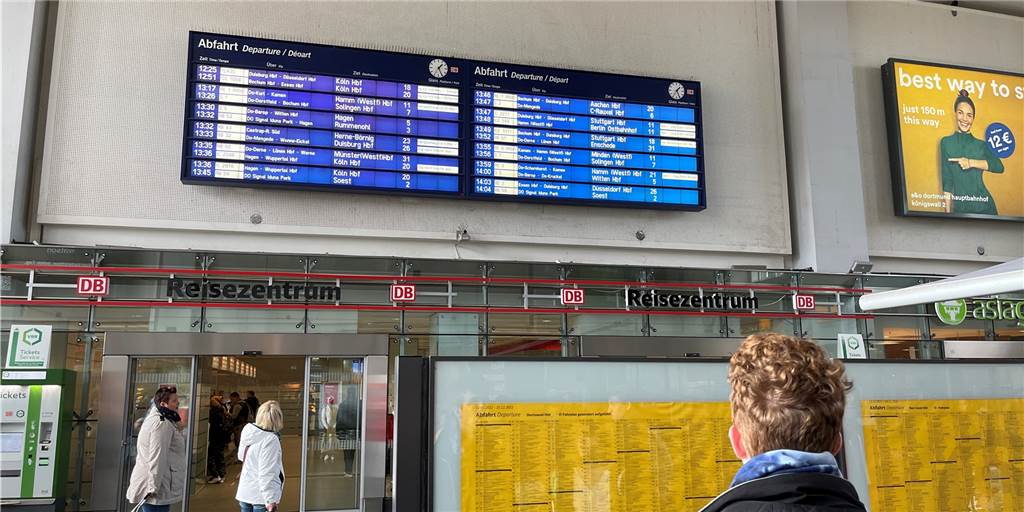 Sabotageakt sorgt für Zugausfälle am Dortmunder Hauptbahnhof Am Dortmunder Hauptbahnhof kommt es zu Ausfällen und Verspätungen. Grund dafür ist laut Bundespolizei ein Sabotage-Akt in der Nähe Dortmunds.