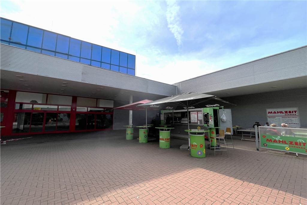 Real-Nachfolger: Großer Gastrobereich und Außencafé ergänzen Marktkauf Am ehemaligen Real in Aplerbeck ist derzeit nicht viel los. Bis der neue Supermarkt dort eröffnet, wird es noch eine Weile dauern.
