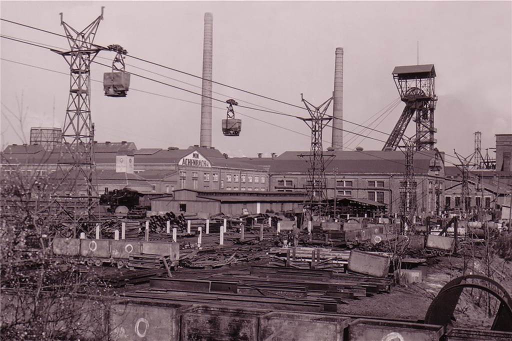 Schacht IV der Zeche Minister Achenbach feiert besonderes Jubiläum Am Ende der Seilbahn trafen die Kohlen von Schacht IV an der Hauptzeche Minister Achenbach in Brambauer ein.