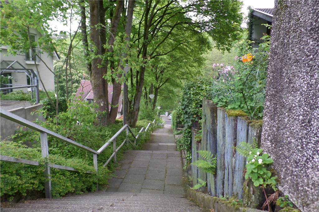 Am Ende der Wichlinghofer Bergstraße geht es steil bergab.