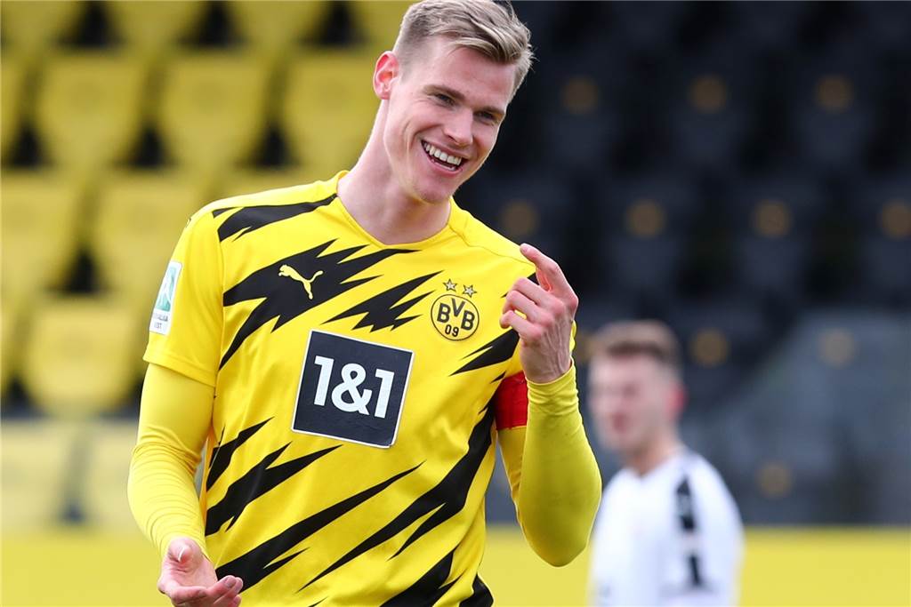 Holzwickeder SC: Neuer Trainer Marc Woller schaut in der Regionalliga kaum auf den Ball Am Ende jubelte der BVB um den bereits in der Bundesliga eingesetzten Steffen Tigges.