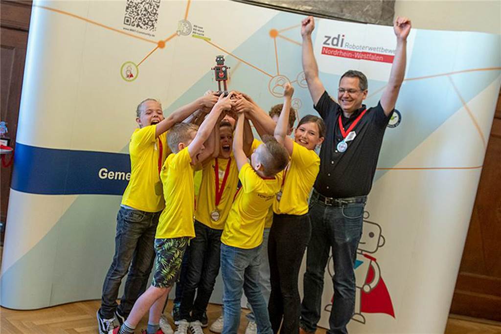 Von-Galen-Schüler im Finale: Auf Roboter-Fans wartet Herausforderung Am Ende löst sich die Anspannung. Das Finale wurde erneut erreicht.