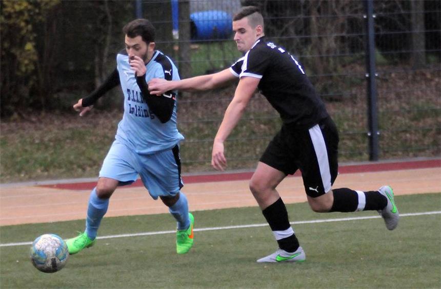 SuS Merklinde und SG Castrop gewinnen Lokalduelle Am Ende war das Spiel zwischen der SG Eintracht Ickern/Yeni Genclikspor (Blau) und der SG Castrop enger als es die Tabelle vermuten lässt: Die Ickerner sind Letzter, die Castroper stehen auf Rang zwei.