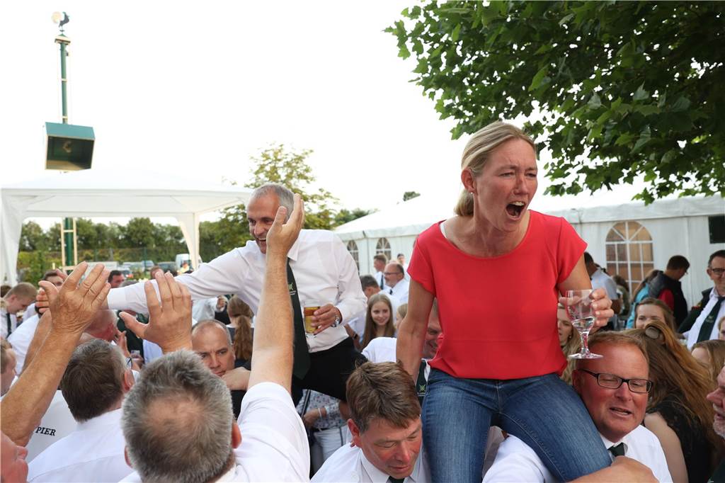Am ersten Abend des diesjährigen Schützenfestes der Schützenbruderschaft St. Lambertus Ascheberg - Osterbauer sind alle auf ihre Kosten gekommen.