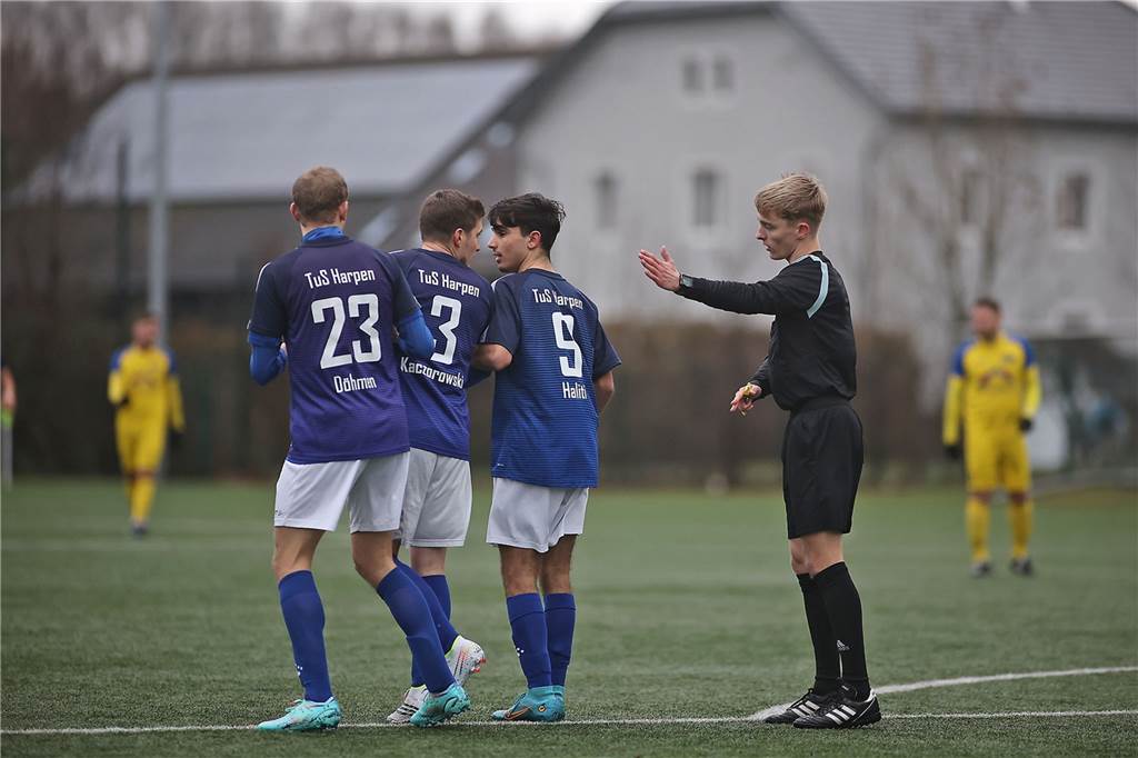 Am ersten Rückrundenspieltag der Bezirksliga musste sich die Spvg Schwerin dem TuS Harpen nach dem 3:3 im Hinspiel am heimischen Grafweg mit 1:2 geschlagen geben.