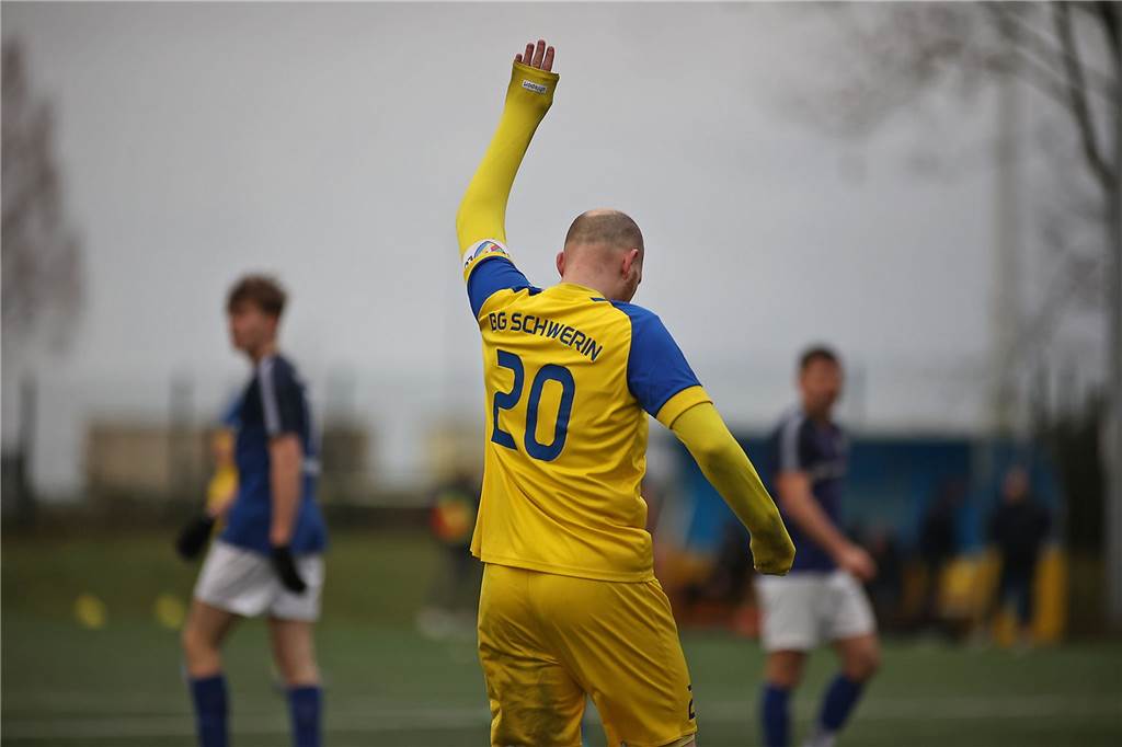 Am ersten Rückrundenspieltag der Bezirksliga musste sich die Spvg Schwerin dem TuS Harpen nach dem 3:3 im Hinspiel am heimischen Grafweg mit 1:2 geschlagen geben.