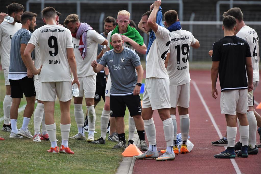 Am ersten Spieltag der laufenden Saison verlor Timo Ostdorf mit dem TuS Haltern am See unglücklich bei seinem Ex-Verein Spvgg. Erkenschwick. Nun treffen die beiden Teams erneut aufeinander - der 36-Jährige tippt auf einen Halterner Sieg.