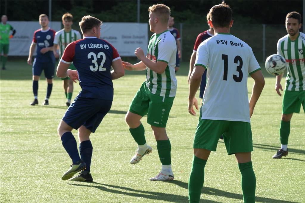 Am ersten Tag des Aurubis Cups siegten Westfalia Wethmar (2:0 gegen Teutonia SuS Waltrop) und der PSV Bork (1:0 gegen den BV Lünen).