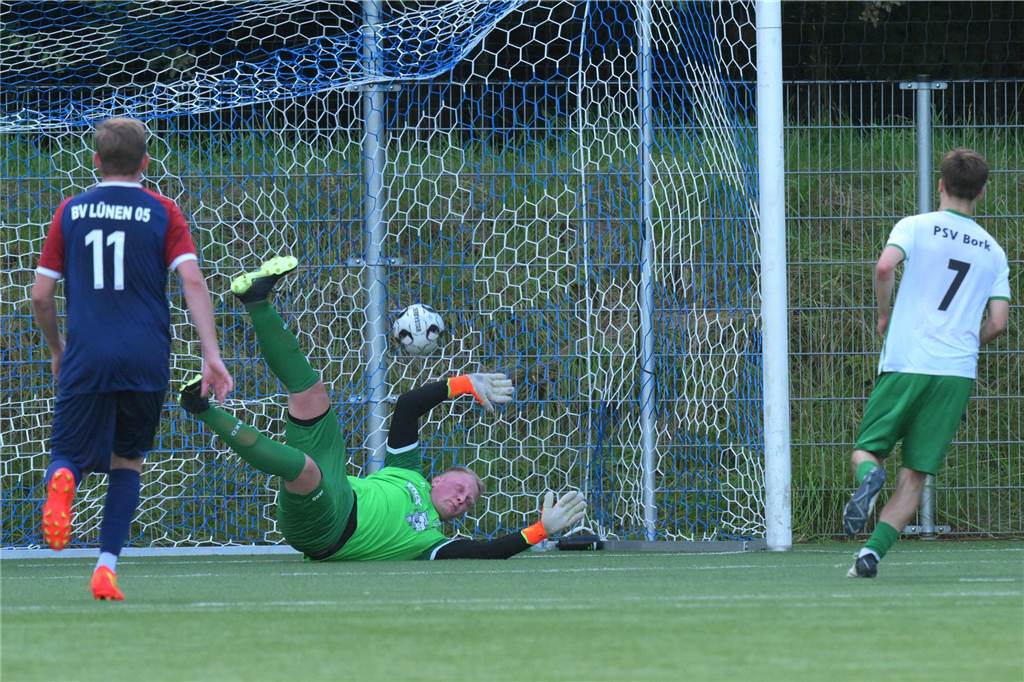 Am ersten Tag des Aurubis Cups siegten Westfalia Wethmar (2:0 gegen Teutonia SuS Waltrop) und der PSV Bork (1:0 gegen den BV Lünen).