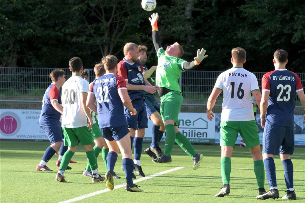 Am ersten Tag des Aurubis Cups siegten Westfalia Wethmar (2:0 gegen Teutonia SuS Waltrop) und der PSV Bork (1:0 gegen den BV Lünen).