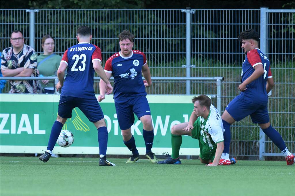 Am ersten Tag des Aurubis Cups siegten Westfalia Wethmar (2:0 gegen Teutonia SuS Waltrop) und der PSV Bork (1:0 gegen den BV Lünen).