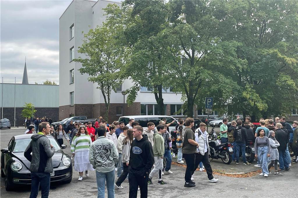Brandmelde-Anlage am Berufskolleg ausgelöst: Schule komplett geräumt Am Freiherr-vom-Stein-Berufskolleg in Werne löste Donnerstagmittag die Brandmeldeanlage aus. Die Schule wurde komplett geräumt.