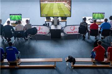 Am Freitag geht auch der Fußballkreis Recklinghausen in Sachen E-Sports an den Start: Das Foto zeigt Teilnehmer eines Wettbewerbs des Hamburger Fußball-Verbands.