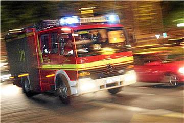 Am Freitagabend musste die Feuerwehr nach Neuasseln ausrücken. Eine Spülmaschine war im 3. Obergeschoss eines Hauses  in Brand geraten.