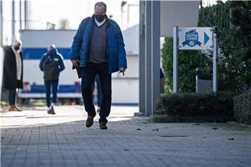 Am Freitagvormittag an der Schalker Geschäftsstelle: Huub Stevens.