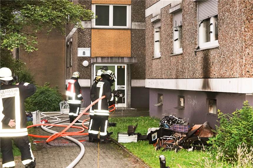 Der nächste Kellerbrand: Feuerwehr rückt nach Kirchlinde aus Am frühen Donnerstagmorgen (9.7.) löschte die Feuerwehr einen Kellerbrand in einem Kirchlinder Mehrfamilienhaus.