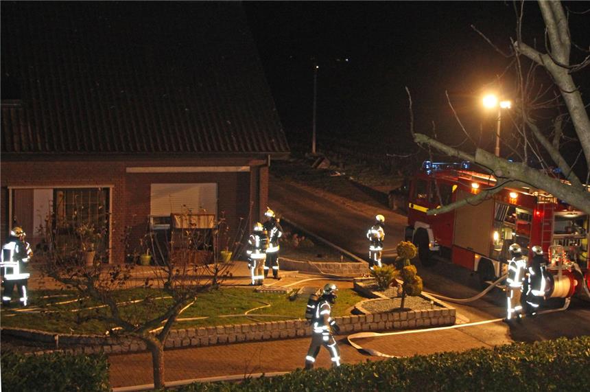 Schuppen brannte am Ostring Am frühen Montagabend kam es in Raesfeld zu einem Großeinsatz für Feuerwehr und Polizei.