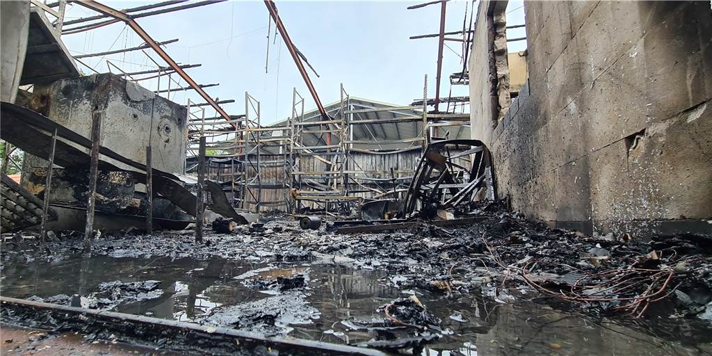 Mit Video: Explodierende Gasflaschen – Lagerhalle in Wüllen brennt aus Am frühen Samstagmorgen (4. Juni) ist einen Lager- und Werkhalle in Wüllen ausgebrannt.