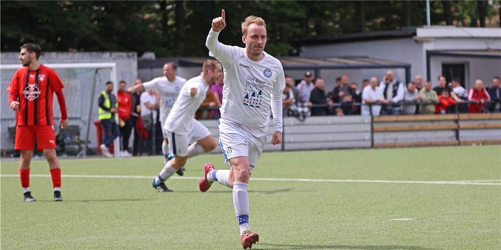 FC Castrop-Rauxel überholt VfL Kemminghausen und steht nach Pause auf großer Bühne Am Fuchsweg in Merklinde hatte Markus Scherff – wie schon beim 3:0-Sieg im Kreispokal-Finale bei Firtinaspor Herne – auch gegen den VfL Kemminghausen für das 1:0 gesorgt.