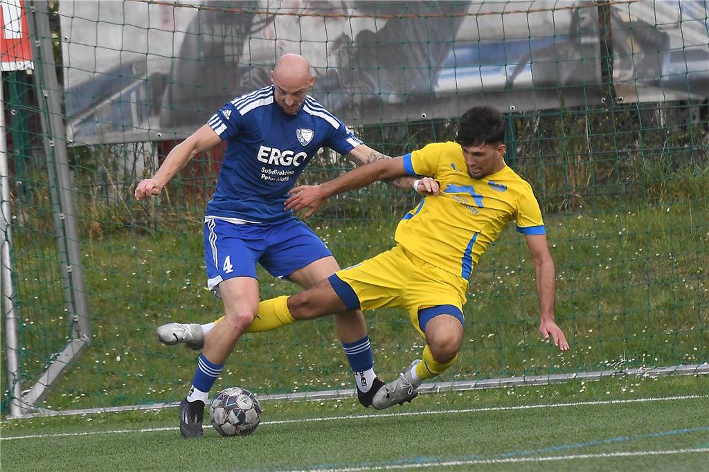 Am fünften Spieltag in Castrop-Rauxel gab es spannende Spiele im Jugend- und Seniorenfußball. Fotograf Volker Engel war vor Ort.