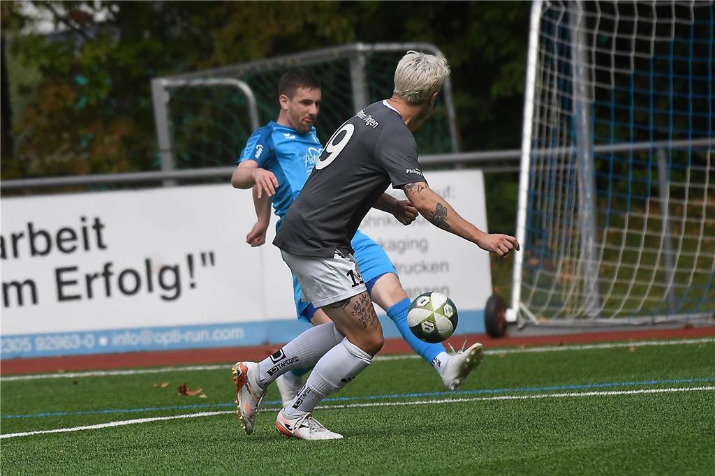 Am fünften Spieltag in Castrop-Rauxel gab es spannende Spiele im Jugend- und Seniorenfußball. Fotograf Volker Engel war vor Ort.