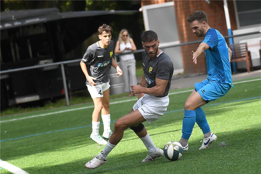 Am fünften Spieltag in Castrop-Rauxel gab es spannende Spiele im Jugend- und Seniorenfußball. Fotograf Volker Engel war vor Ort.