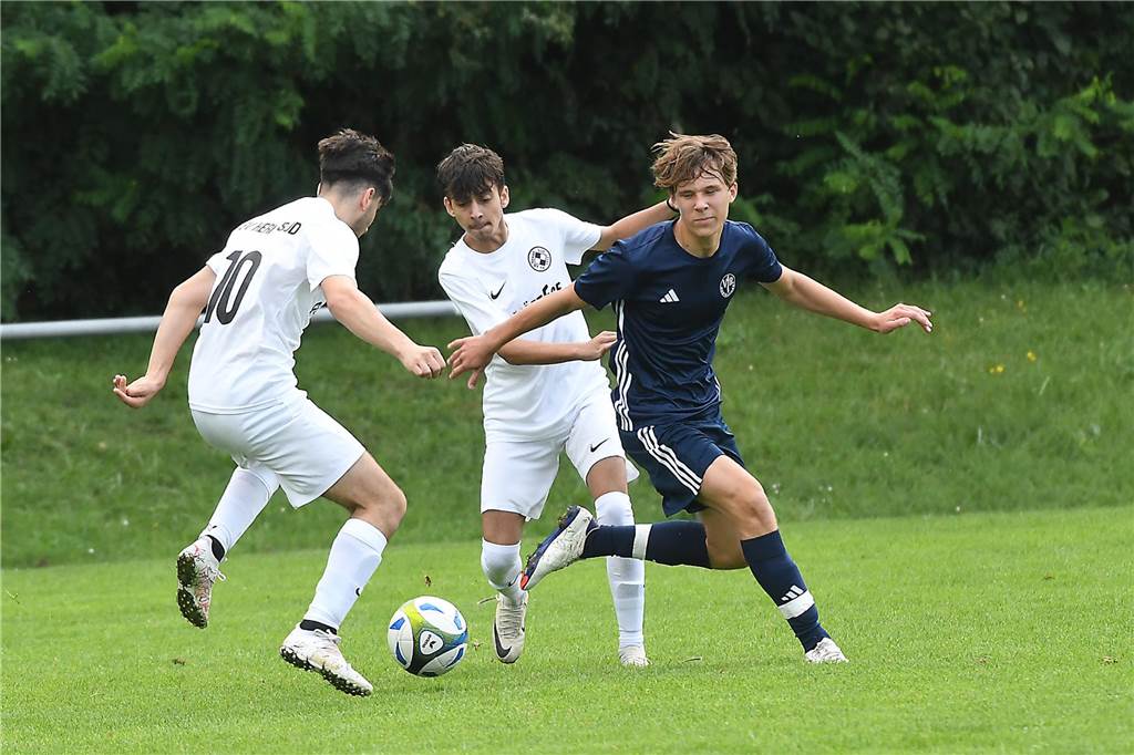 Am fünften Spieltag in Castrop-Rauxel gab es spannende Spiele im Jugend- und Seniorenfußball. Fotograf Volker Engel war vor Ort.