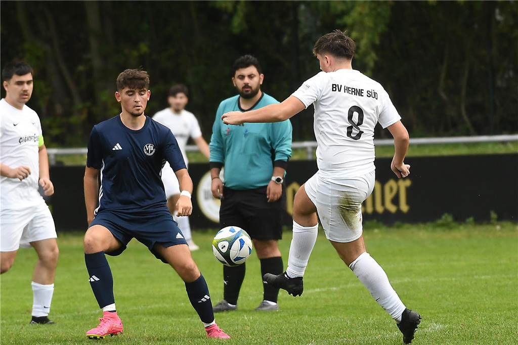 Am fünften Spieltag in Castrop-Rauxel gab es spannende Spiele im Jugend- und Seniorenfußball. Fotograf Volker Engel war vor Ort.