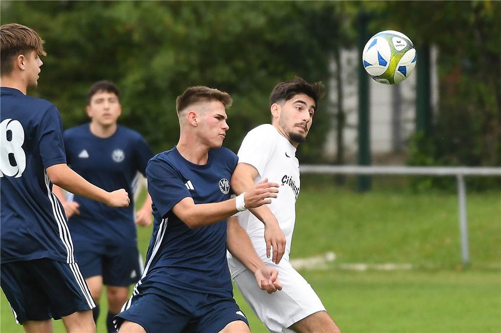 Am fünften Spieltag in Castrop-Rauxel gab es spannende Spiele im Jugend- und Seniorenfußball. Fotograf Volker Engel war vor Ort.