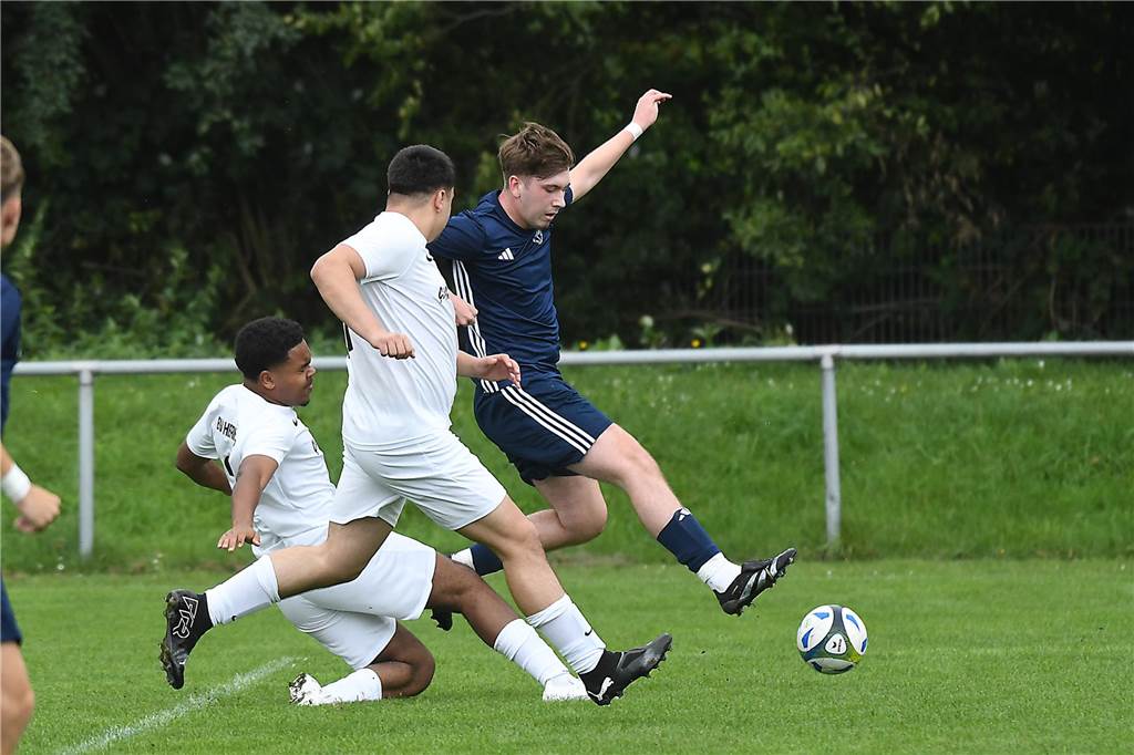 Am fünften Spieltag in Castrop-Rauxel gab es spannende Spiele im Jugend- und Seniorenfußball. Fotograf Volker Engel war vor Ort.