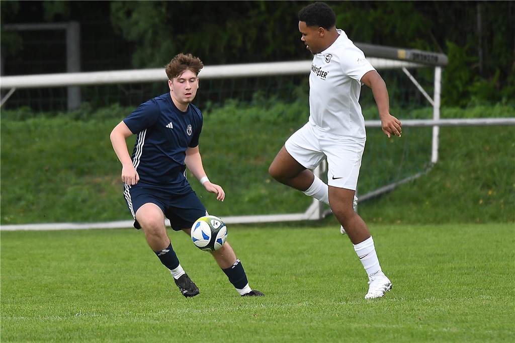 Am fünften Spieltag in Castrop-Rauxel gab es spannende Spiele im Jugend- und Seniorenfußball. Fotograf Volker Engel war vor Ort.