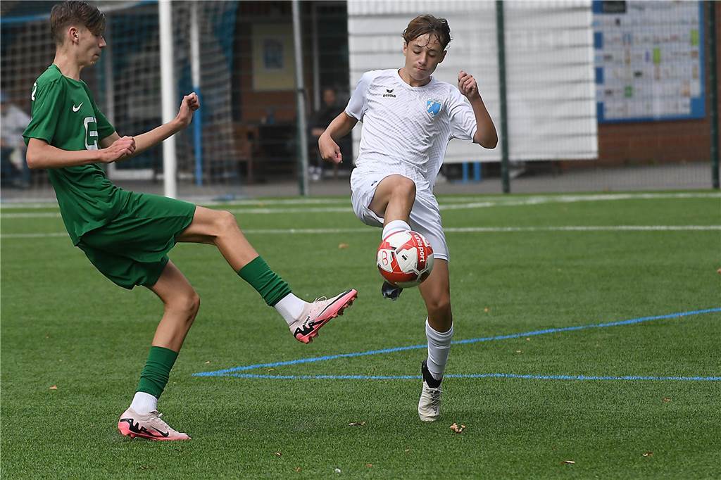 Am fünften Spieltag in Castrop-Rauxel gab es spannende Spiele im Jugend- und Seniorenfußball. Fotograf Volker Engel war vor Ort.