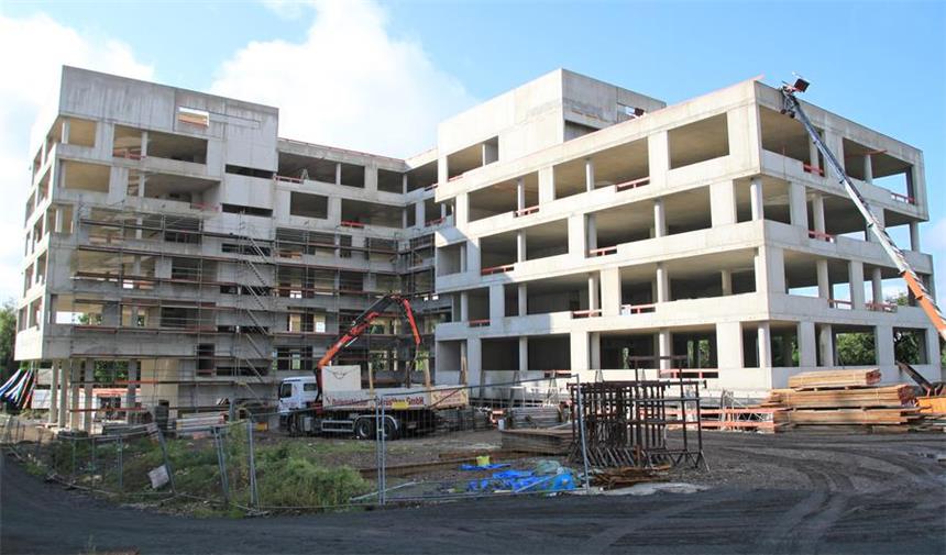 Richtfest für neuen Gebäudekomplex Am Gebäude A des Gesundheitscampus konnte Richtfest gefeiert werden.