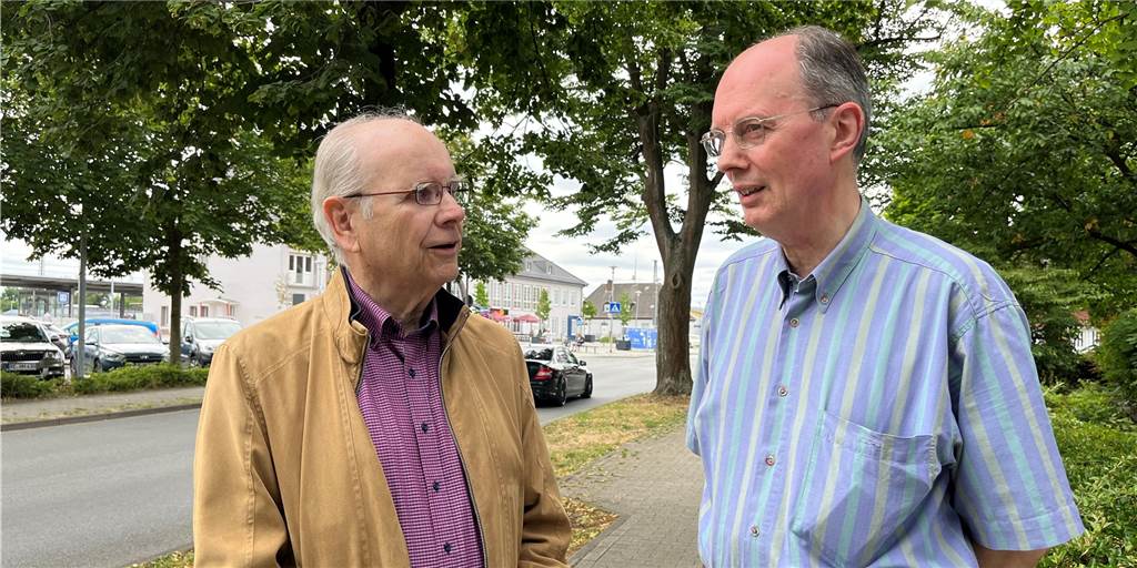 Neues Gewerbe am Halterner Bahnhof: Anwohner fürchten Verkehrschaos Am Halterner Bahnhof soll ein neues Gewerbegebiet entstehen, Dr. Horstfried Masthoff und Bernhard von Pikarski sehen das als Anlieger skeptisch. Sie haben nichts gegen neue Wohnungen, Gewerbebetriebe aber würden die Bahnhofstraße über Gebühr belasten.