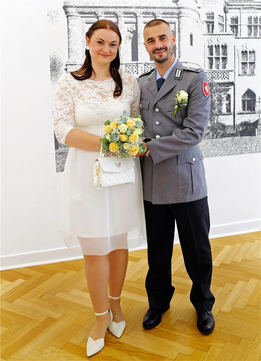 Die Eheleute Eleonora Appelhans und Justin Heron nach ihrer Trauung im Standesamt im Rathaus Recklinghausen
