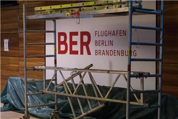 Am Hauptstadtflughafen wird immer noch gebaut und repariert. Foto: Patrick Pleul